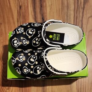 NEW CROCS Black and White Skull Mens Size 11